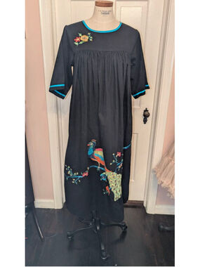 Women's Smithsonian Institution Black Embroidered Peacock Maxi Dress M